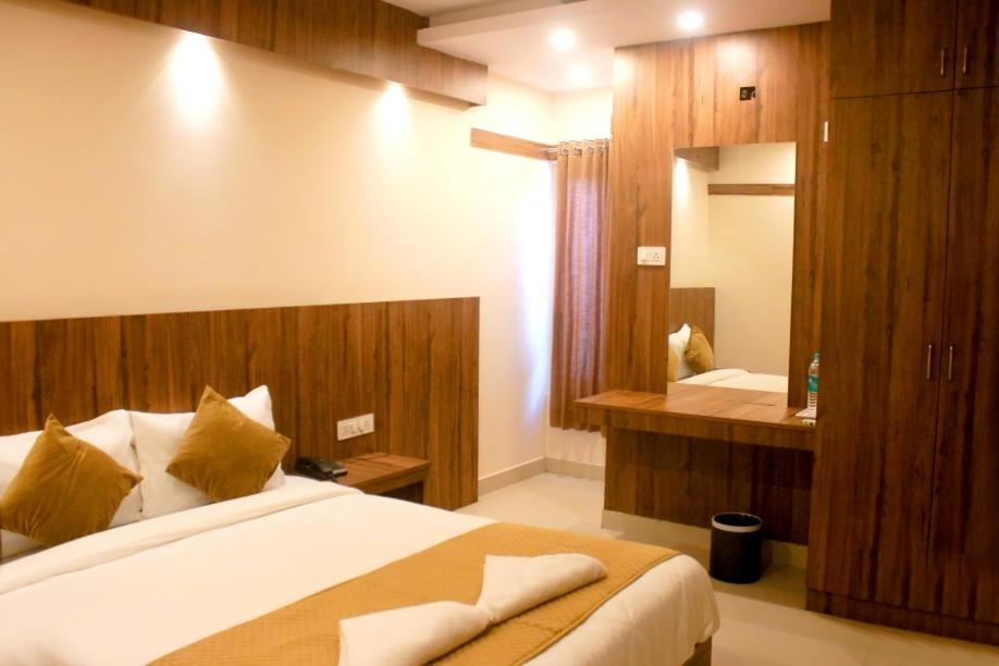 Hotel Sakura Inn Hosur Exterior photo
